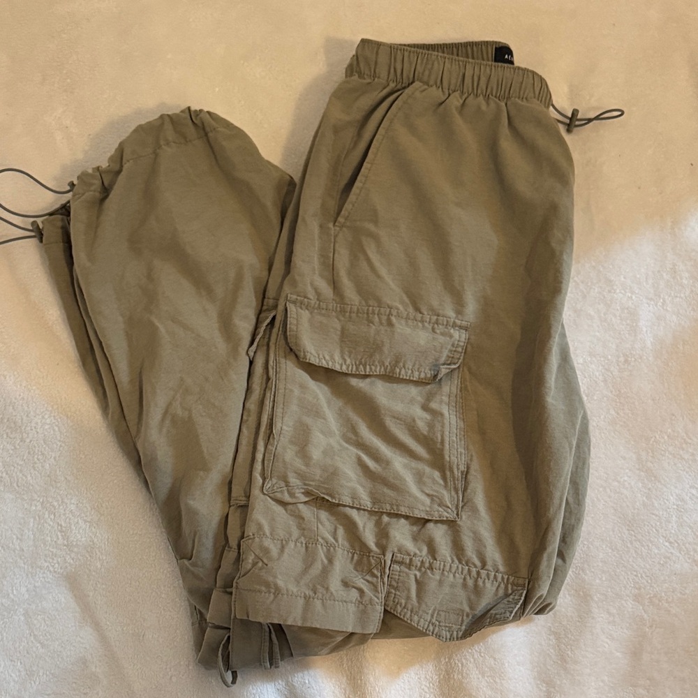 women’s olive green parachute cargo pants size S